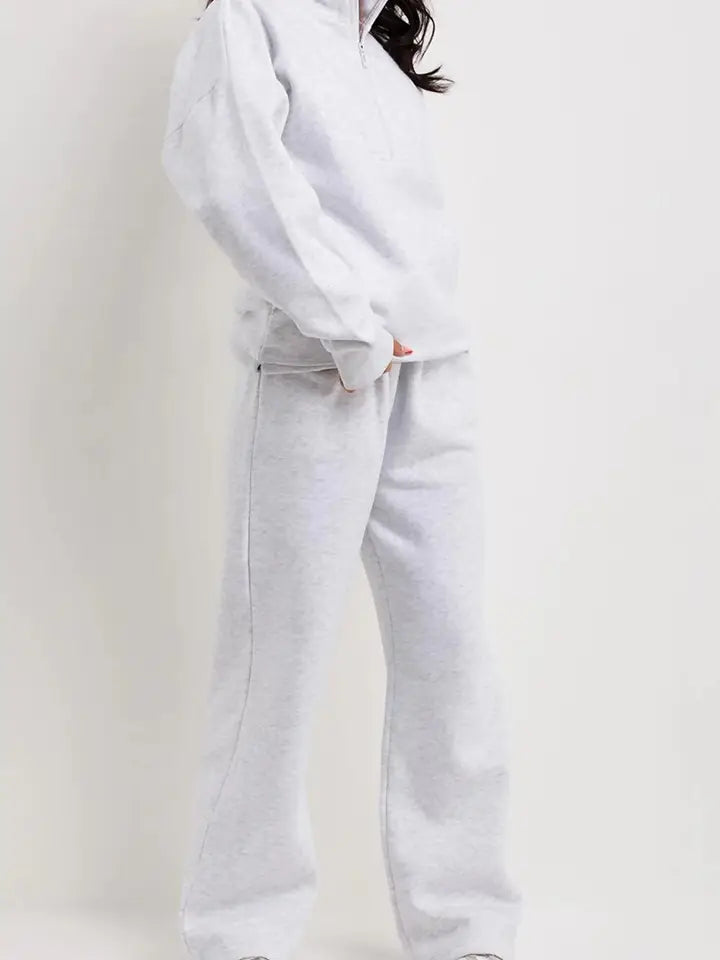 Sweatshirt with Straight-Leg Jogger
